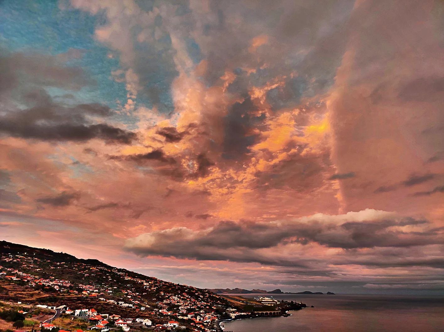 Sunset at madeira airport