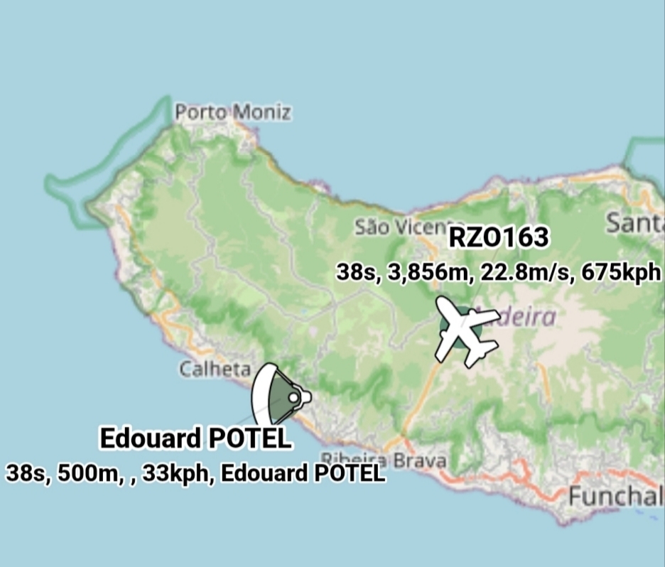 First time paragliding and aircraft together on live map