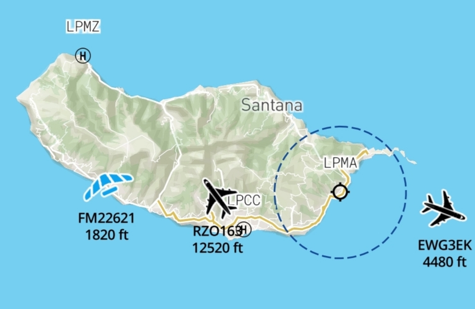 First time paragliding and aircraft together on the live map